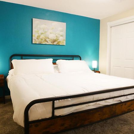 Private Basement, Bath, Living Area In Morrison Apartment Luaran gambar
