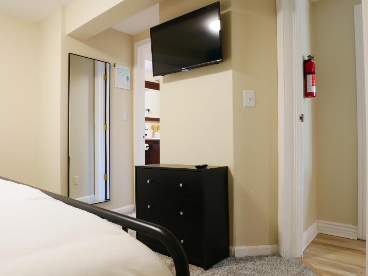 Private Basement, Bath, Living Area In Morrison Apartment Luaran gambar